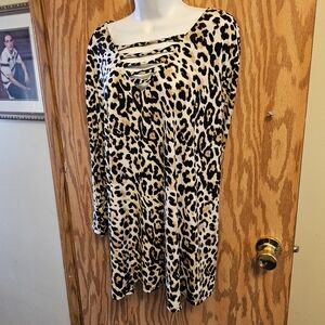 TOP WOMAN'S SIZE 26/28 (4X)